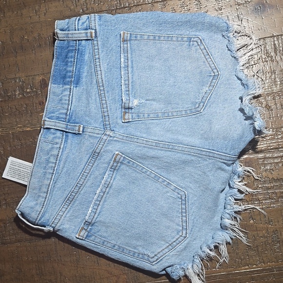 Size 00 Abercrombie Frayed Light Blue Jean Shorts Distressed High Rise Mom Short - Picture 4 of 4